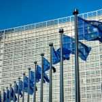 Berlaymontgebouw, het hoofdkantoor van de Europese Commissie (bron: https://elements.envato.com/eu-flags-in-front-of-european-commission-SHMKZ28)