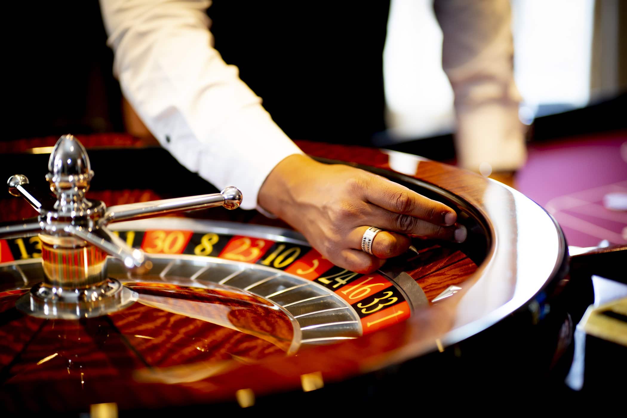 Holland Casino Roulette cilinder wiel kogel balletje croupier dealer