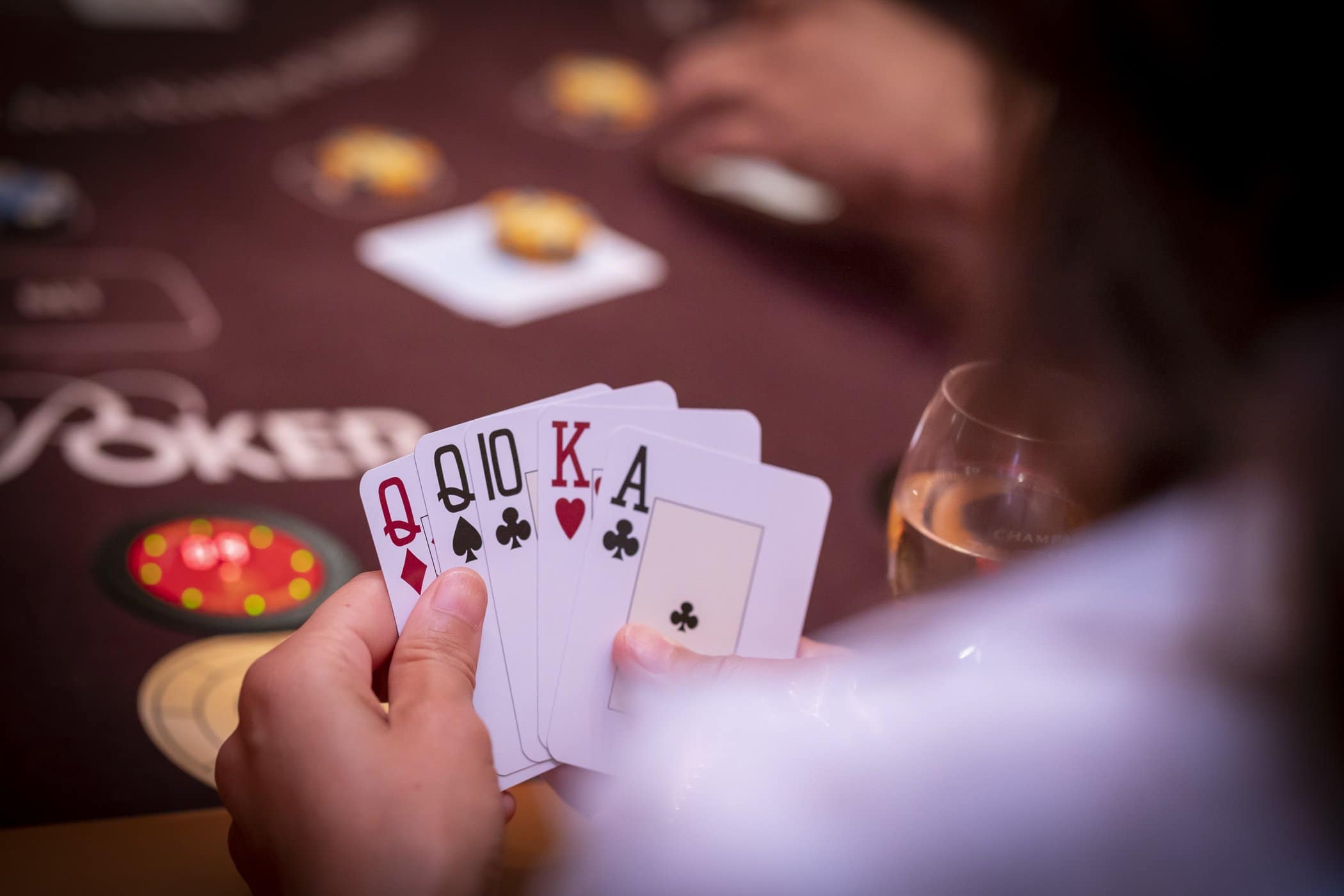 Holland Casino Multi Poker Caribbean Stud Poker met Q Q 10 K A