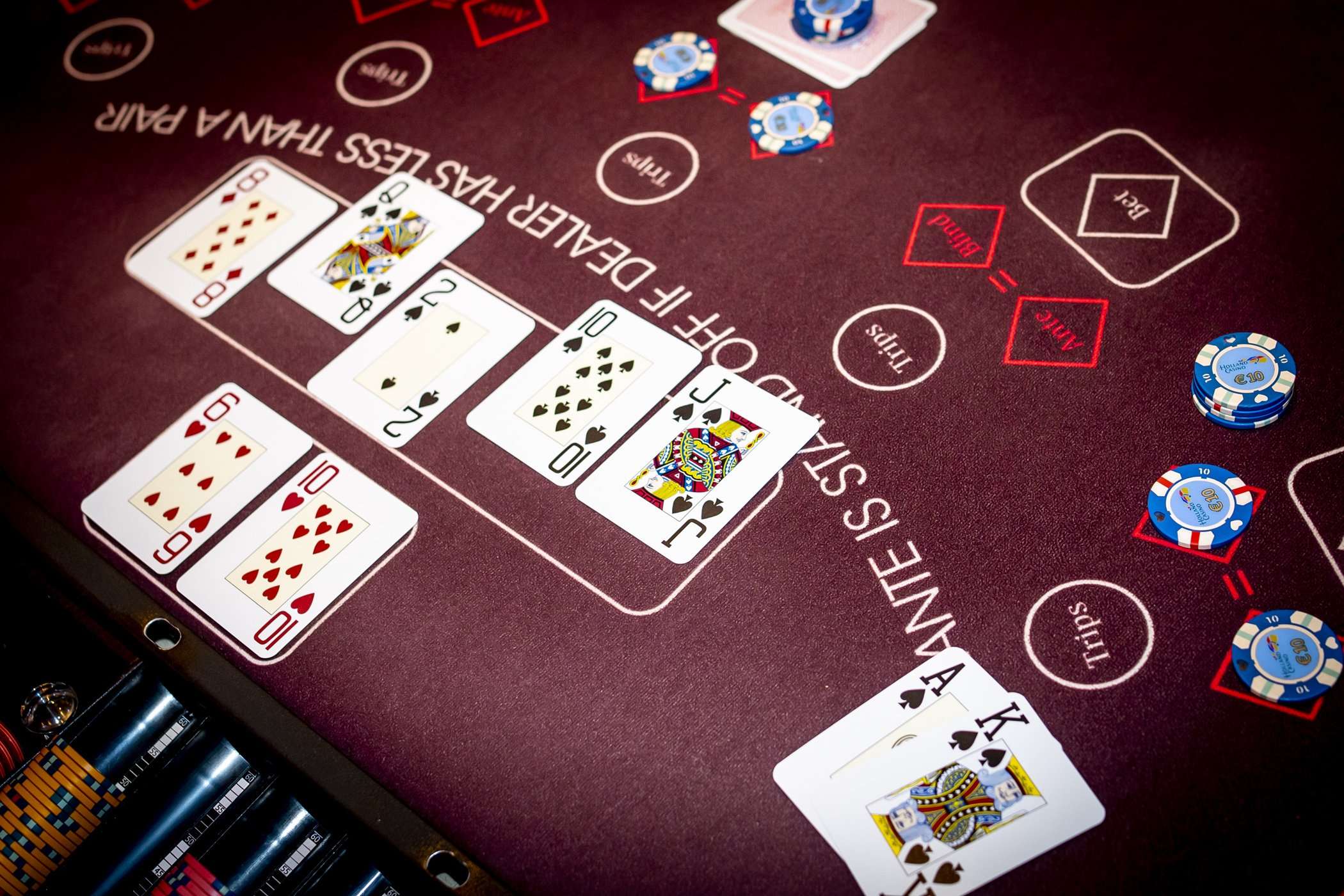Holland Casino Ultimate Texas Hold'em Royal Flush en bank kwalificeert zich