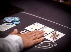 Holland Casino poker flop AQ2 cashgame