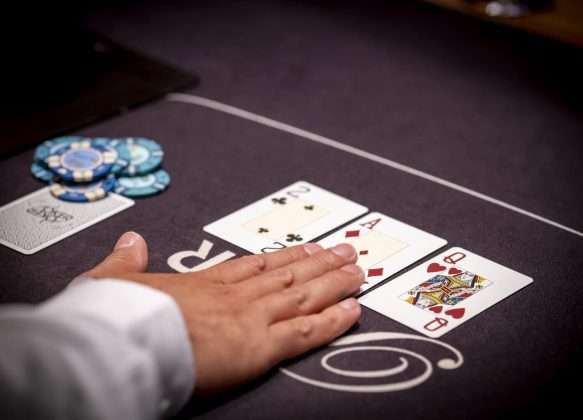 Holland Casino poker flop AQ2 cashgame