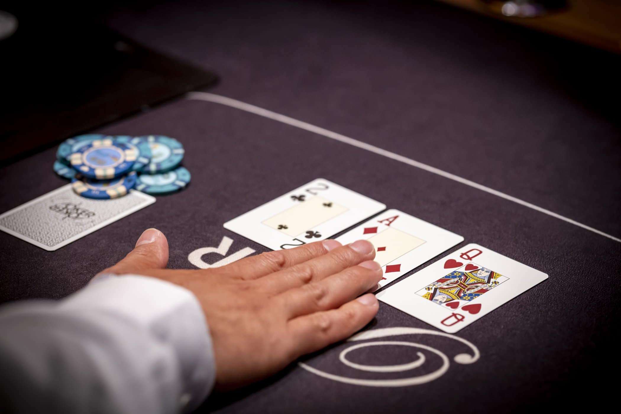 Holland Casino poker flop AQ2 cashgame