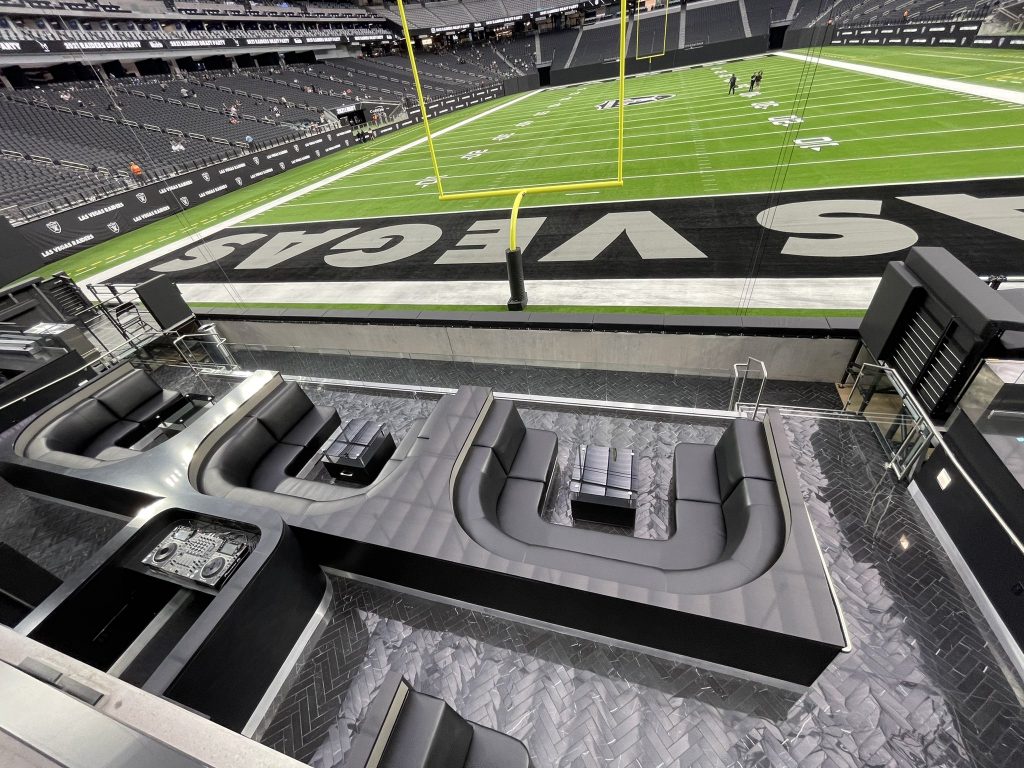 Wynn club in Raiders stadion - mondkapje niet verplicht