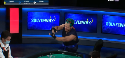 Ryan Leng en Daniel "Jungleman" Cates ,op de WSOP 2021 in het $50.000 Poker Players Championship met een bizarre fold