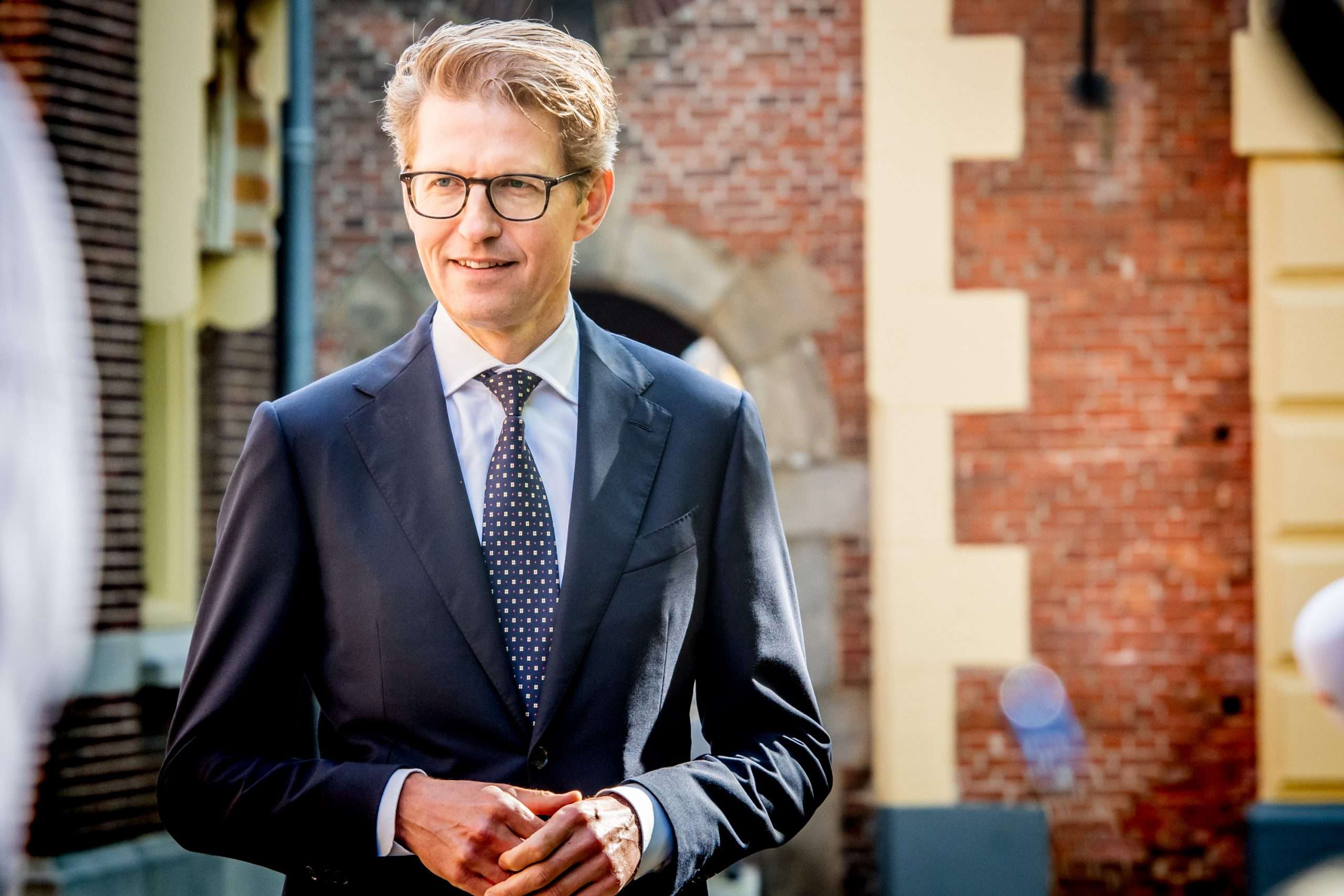 Sander Dekker zwaargewond (foto:Pro Shots / Koen Laureij)