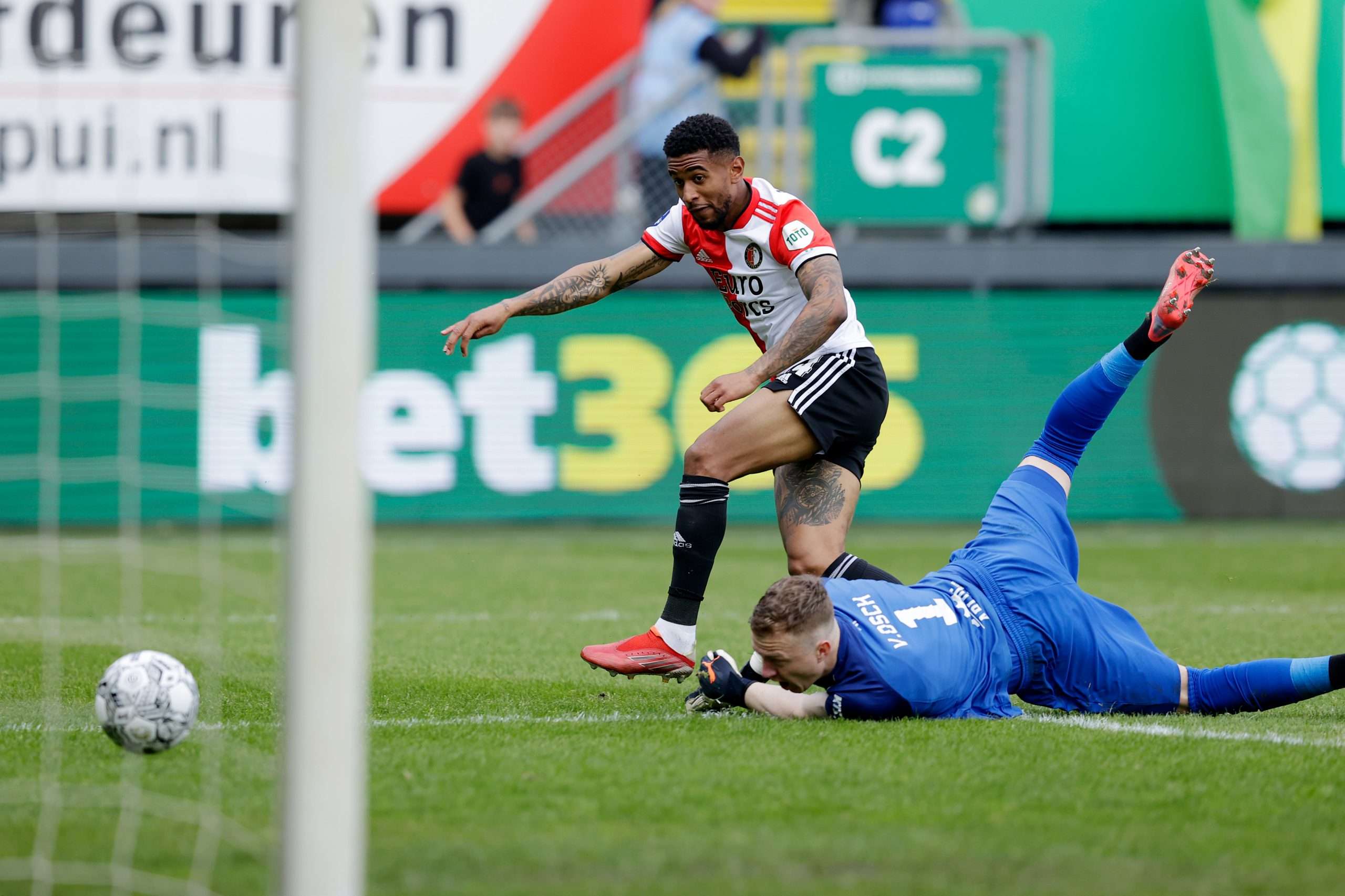 Bet365 nieuws op de boarding bij Fortuna Feyenoord