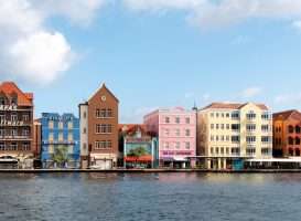Punda Waterfront, Willemstad, Curaçao (foto door Jay Galvin via https://www.flickr.com/photos/jaygalvin/46510189675)
