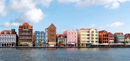 Punda Waterfront, Willemstad, Curaçao (foto door Jay Galvin via https://www.flickr.com/photos/jaygalvin/46510189675)