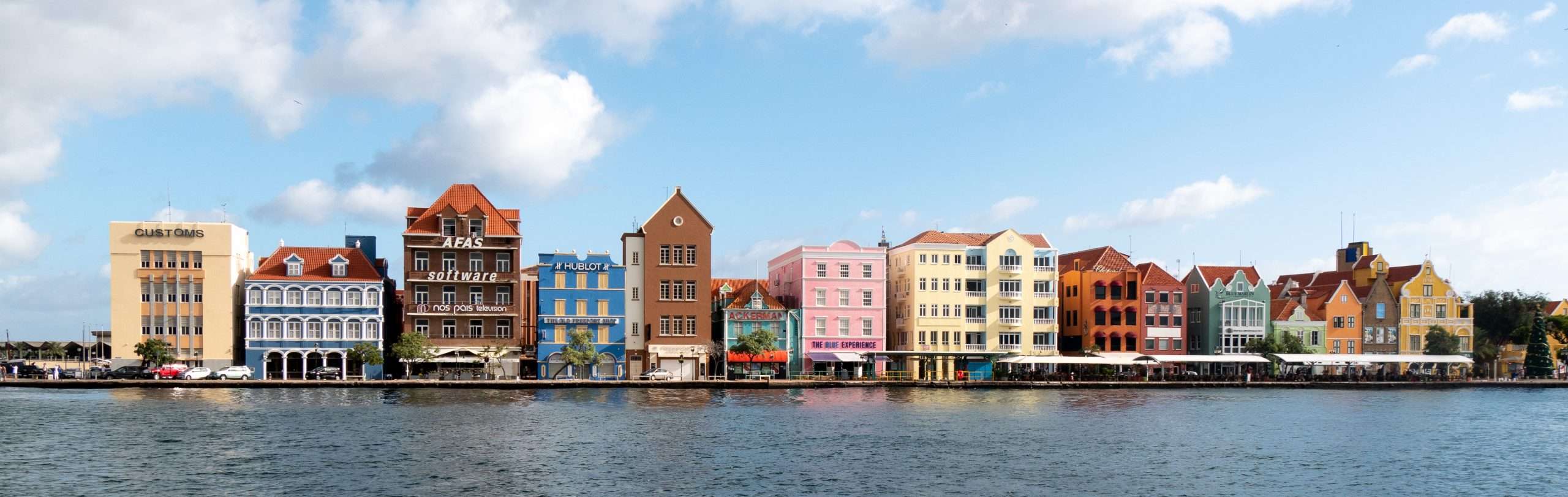 Punda Waterfront, Willemstad, Curaçao (foto door Jay Galvin via https://www.flickr.com/photos/jaygalvin/46510189675)