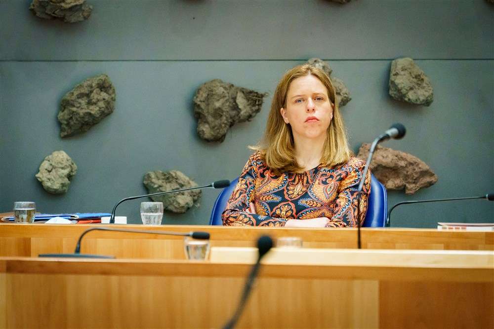 Schouten over bijstand en gokken