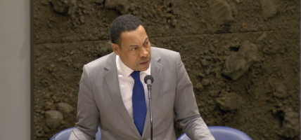 Franc Weerwind tijdens het Rudmer Heerema (VVD) tijdens het tweeminutendebat