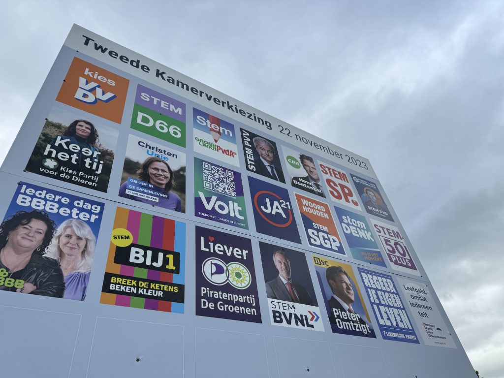 Tweede kamerverkiezingen 2023 - verkiezingsposters - politieke partijen - Foto: Frank Op de Woerd voor CasinoNieuws.nl