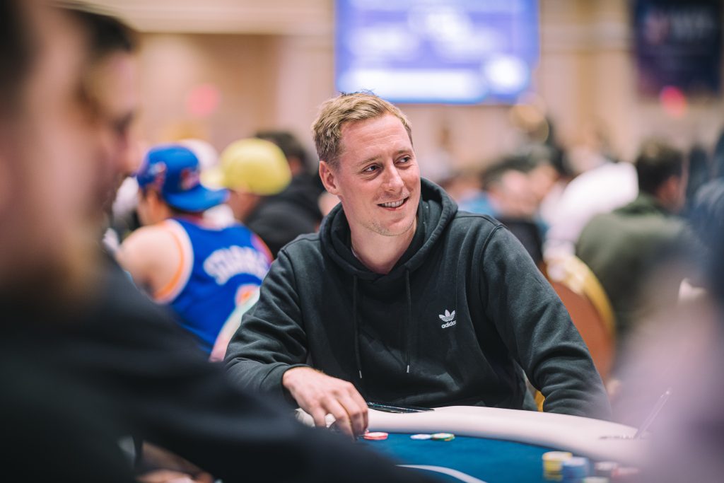 Jans Arends Jaagt op WSOP Glorie met Slechts 4,9 Big Blinds