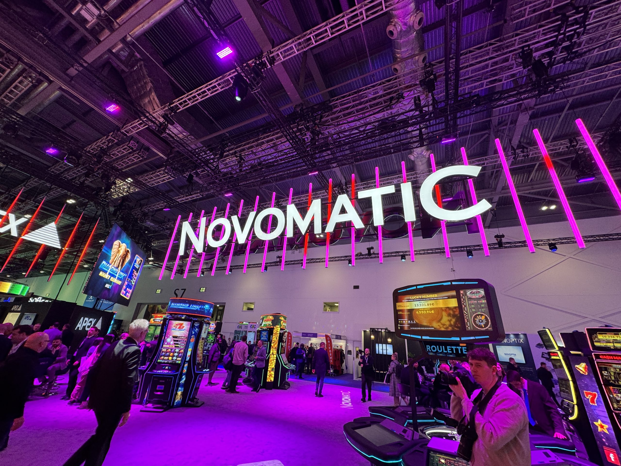 Novomatic (ICE Londen 2024) foto door Frank Op de Woerd voor CasinoNieuws.nl
