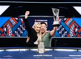 Mateusz Moolhuizen en verloofde Dehlia de Jong tijdens de FPS Main Event in EPT Parijs