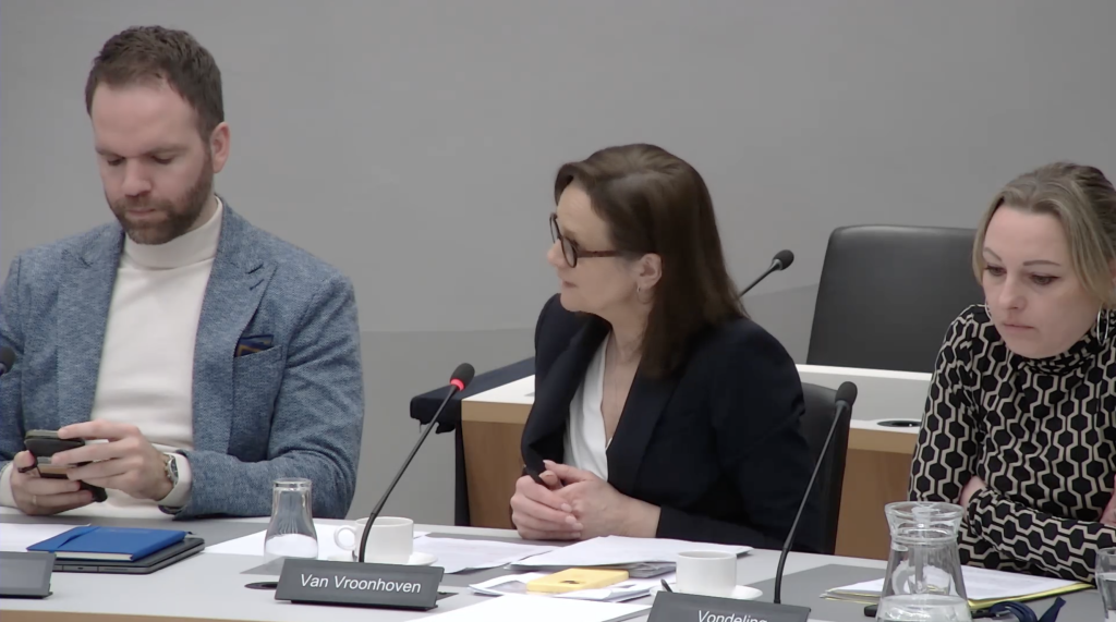 Weerwind over monopolievergunningen met Van Vroonhoven