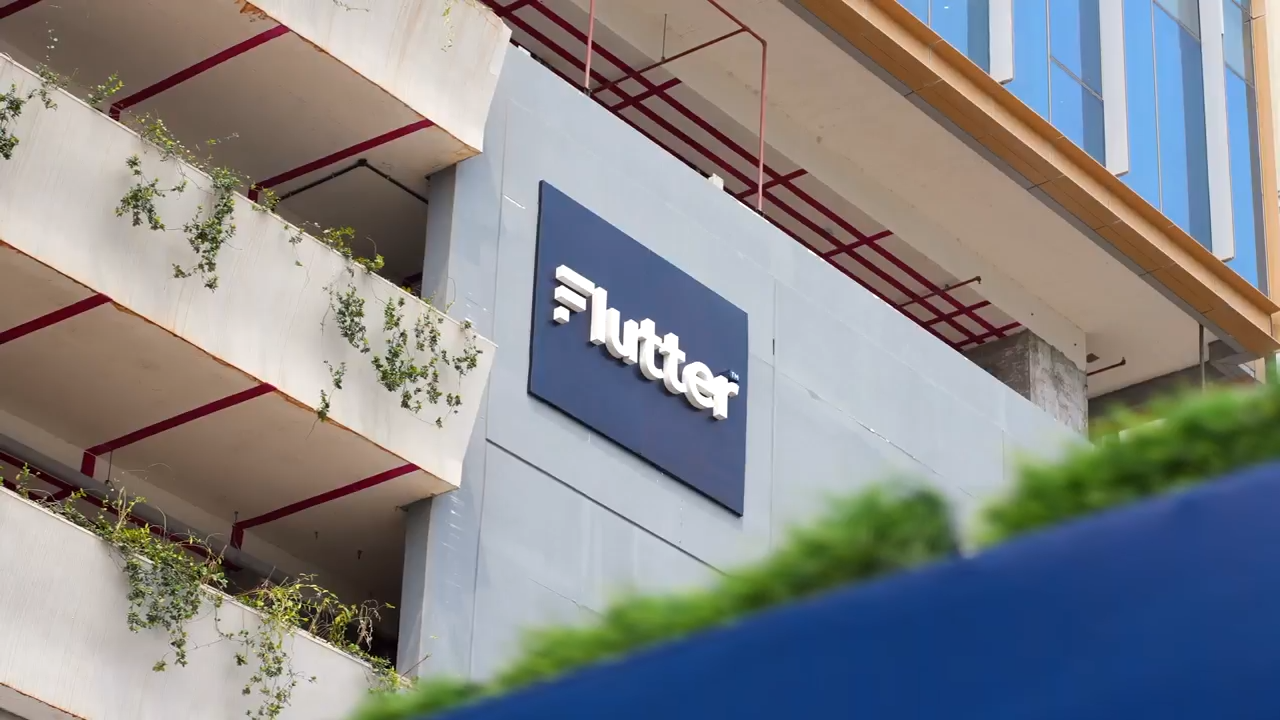 Flutter (foto via Flutter op LinkedIn: https://www.linkedin.com/posts/flutter-entertainment-plc_changingthegame-flutteredge-happeninghyderabad-activity-7239554069508366336-L2V5)