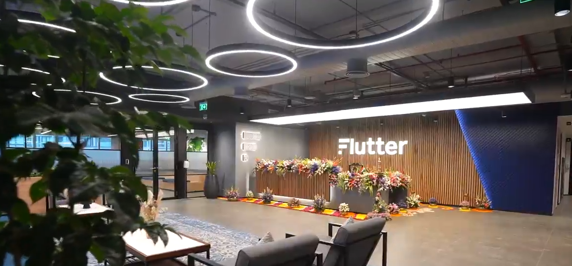 Flutter (foto via Flutter op LinkedIn: https://www.linkedin.com/posts/flutter-entertainment-plc_changingthegame-flutteredge-happeninghyderabad-activity-7239554069508366336-L2V5)