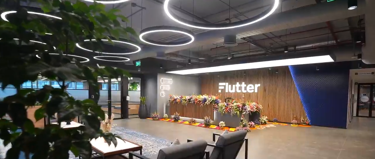 Flutter (foto via Flutter op LinkedIn: https://www.linkedin.com/posts/flutter-entertainment-plc_changingthegame-flutteredge-happeninghyderabad-activity-7239554069508366336-L2V5)