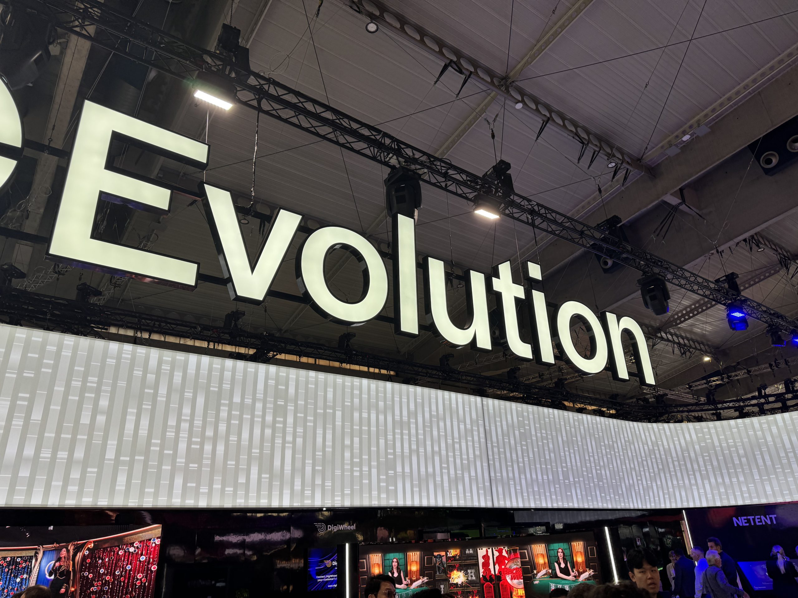 Evolution (foto CasinoNieuws.nl op iGB/ICE Barcelona 2025)