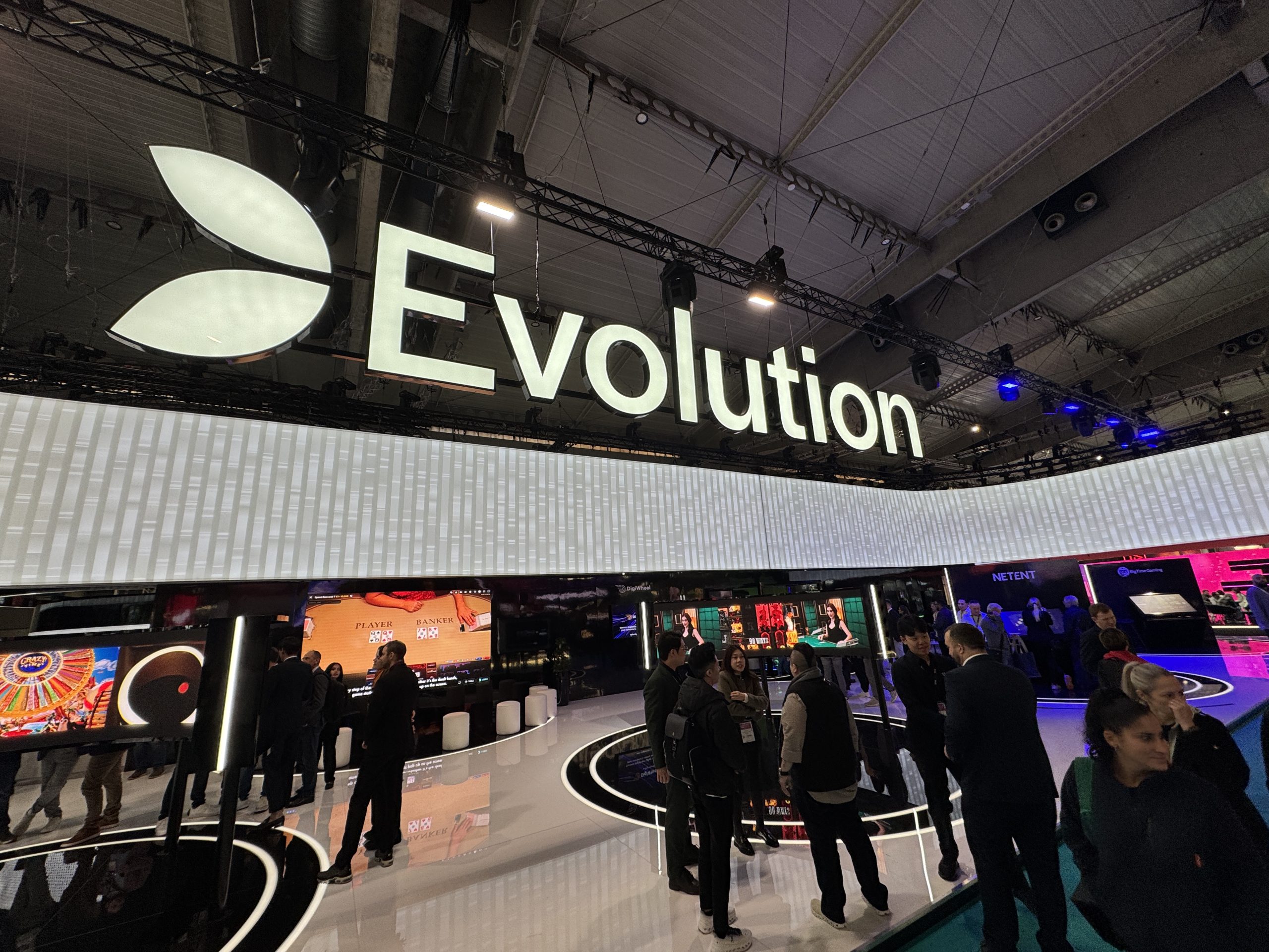 Evolution (foto CasinoNieuws.nl op iGB/ICE Barcelona 2025)