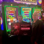 Vrouw op familiebezoek naar Suriname na winst jackpot in Holland Casino Groningen