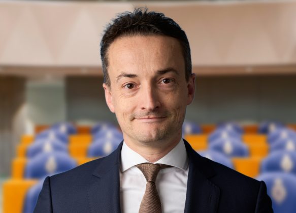 tariefdifferentiatie kansspelbelasting Tjebbe van Oostenbruggen, Staatssecretaris Fiscaliteit, Belastingdienst en Douane