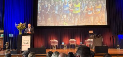 Björn Fuchs bij Gaming in Holland 2025 waar hij zijn eerste toespraak als voorzitter van VNLOK gaf