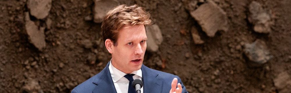 Minister Karremans. Piramidespel