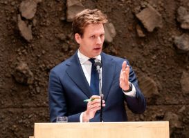 Minister Karremans. Piramidespel