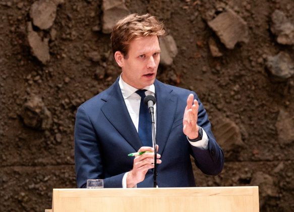 Minister Karremans. Piramidespel