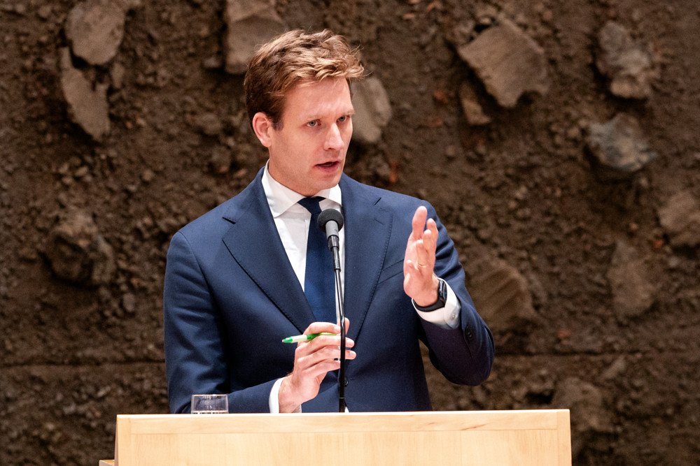 Minister Karremans. Piramidespel