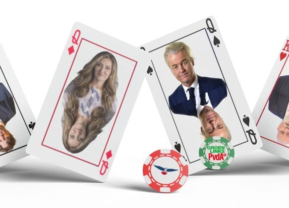 Mockup verkiezingen 2025 met pokerkaarten met lijsttrekkers grootste partijen in peilingen