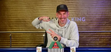 Tobias Peters met zijn tweede WSOP-bracelet