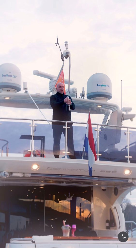 Bonnetje, het bedrijf van Boef, met een reclame over gokclaims