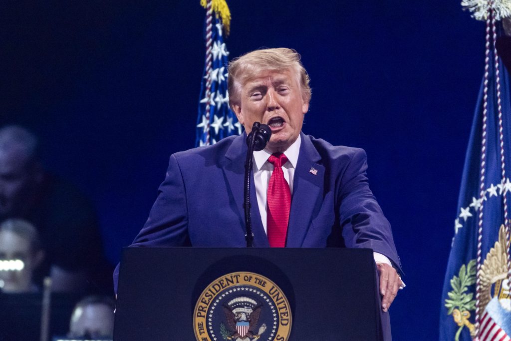 Hoe een Trump-medewerker insiderinformatie misbruikte voor winst