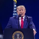 Teleprompter Trump verdacht van handel met voorkennis bij Kalshi