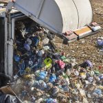 Vuilnismannen schieten te hulp en vinden per ongeluk weggegooid kraslot van € 1 miljoen terug