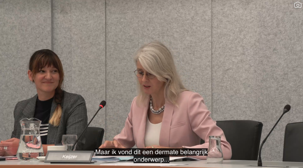 Sarah Dobbe (SP) en Mona Keijzer (Groep-lid Keijzer) tijdens het Commissiedebat Kansspelen augustus 2026
